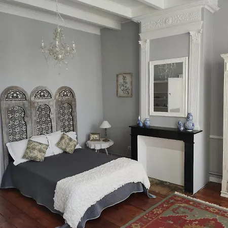 Villa 4 Bed Villa - Sleeps 8 - Garden - Fireplace
