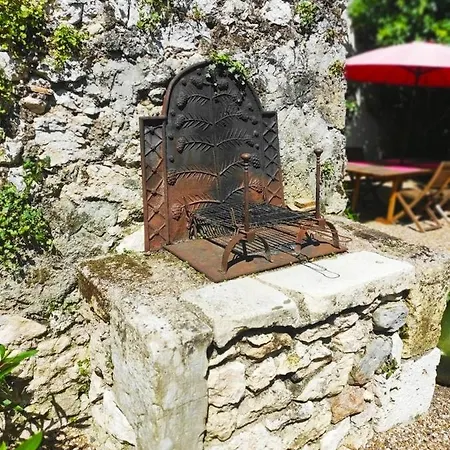 4 Bed Villa - Sleeps 8 - Garden - Fireplace Villa