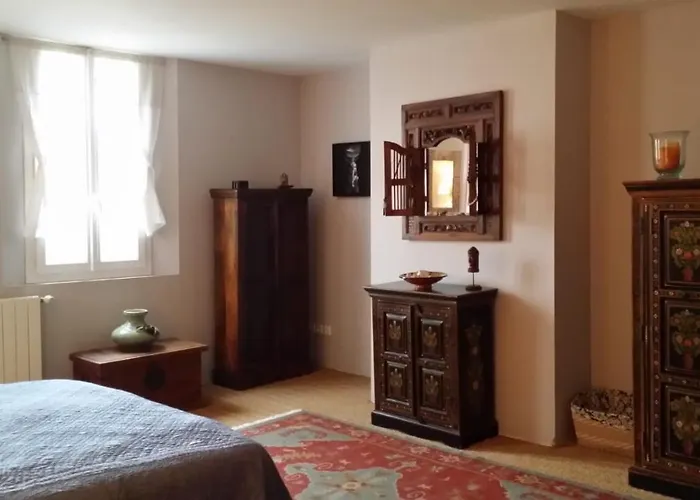 4 Bed Villa - Sleeps 8 - Garden - Fireplace